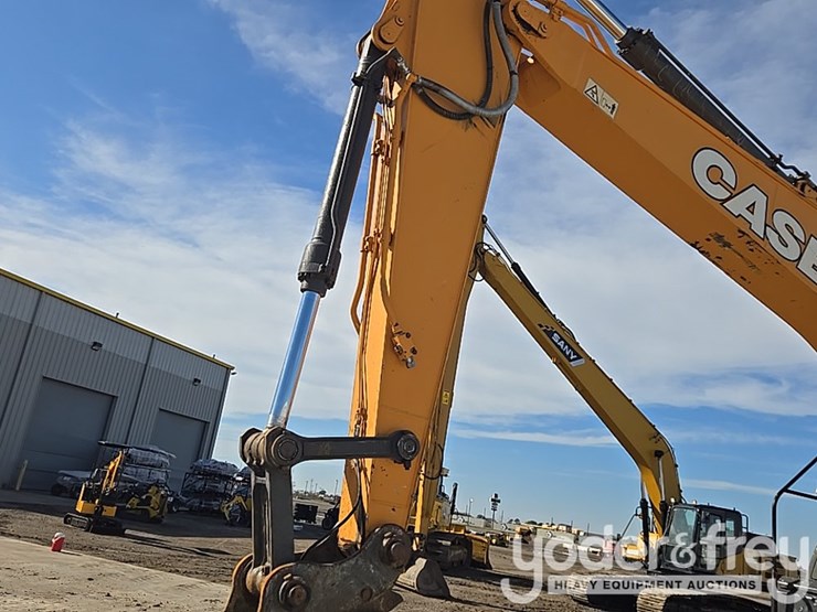 2021-case-cx210-lc-image-36