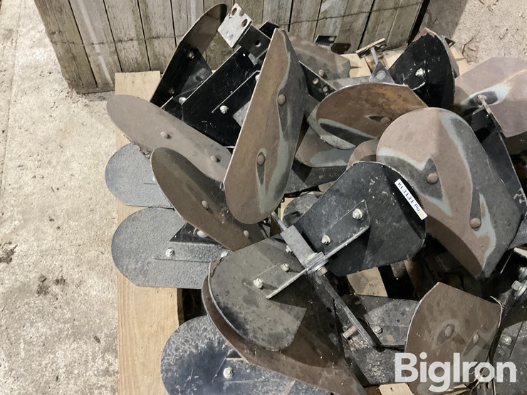 hiniker-cultivator-hiller/ridge-attachment-image-12