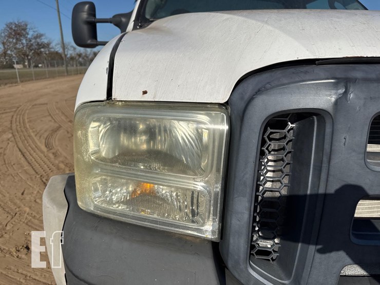 ford-f550-xl-image-16