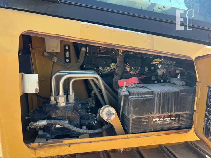 2013-caterpillar-d5k2-lgp-image-23