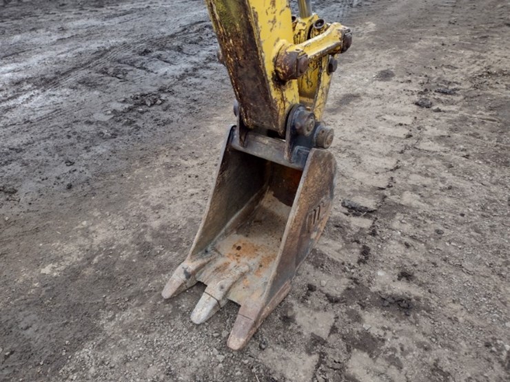 new-holland-ec25-image-18