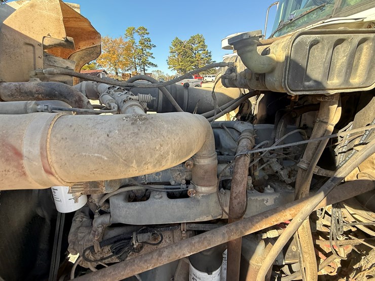 mack-r686st-image-24