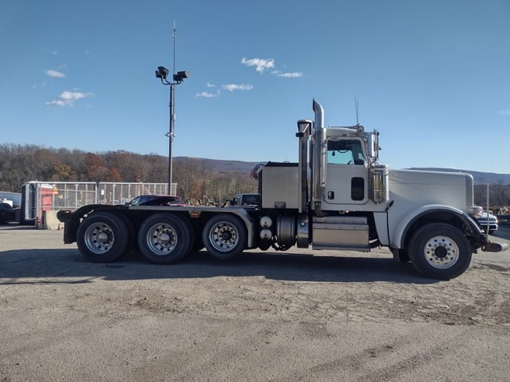 peterbilt-388-image-3