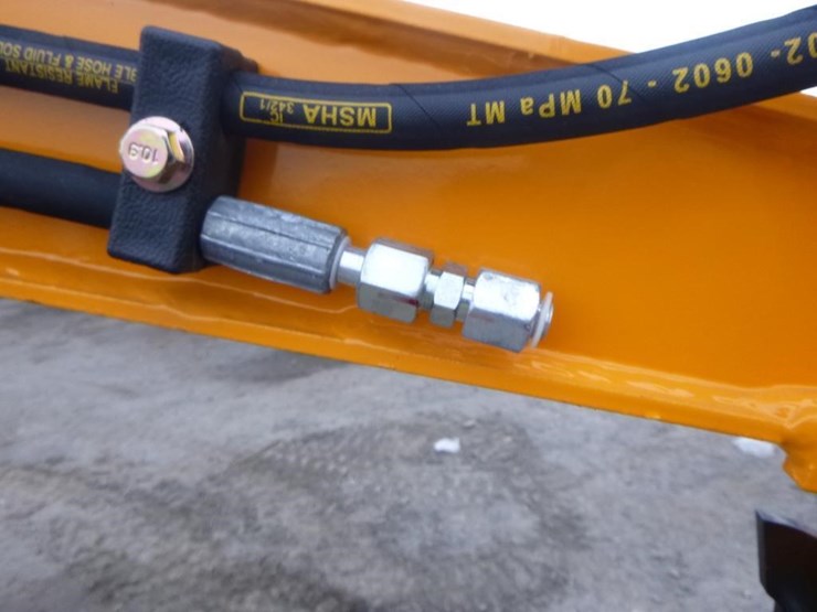 2025-vicsec-vc15p-hydraulic-excavator-image-13