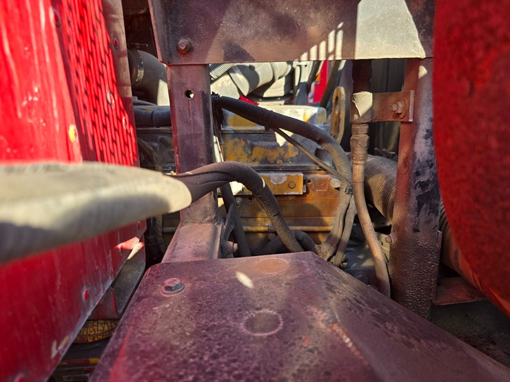 2002-peterbilt-320-image-30