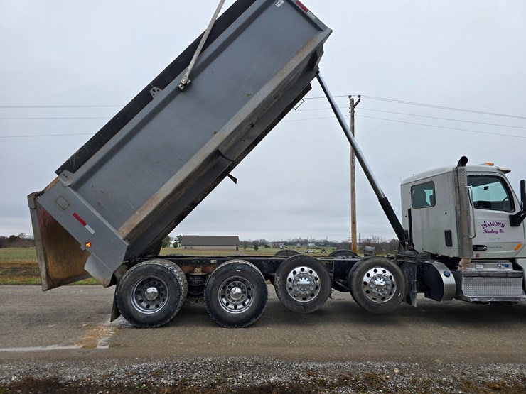 2020-peterbilt-567-image-76