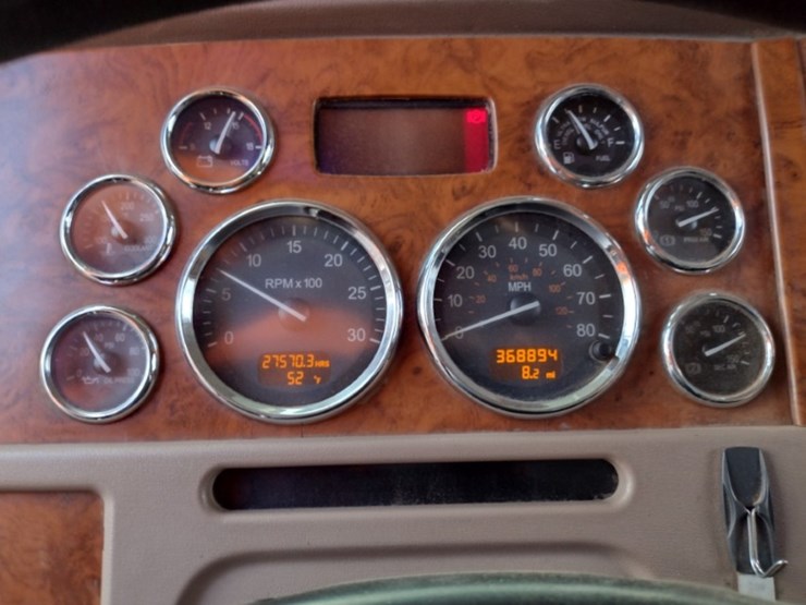 peterbilt-365-image-9