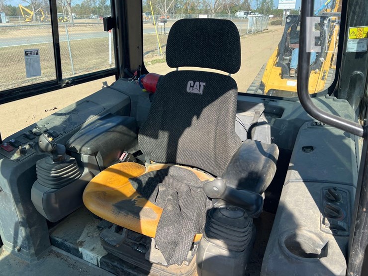 2013-caterpillar-d5k2-lgp-image-33