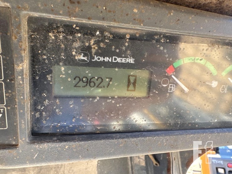 2017-deere-323e-image-25