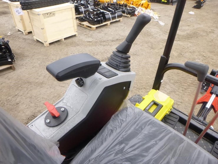 2025-tpm-16-hydraulic-excavator-image-21