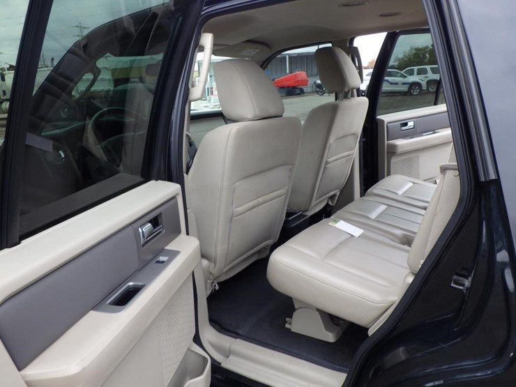 2011-ford-expedition-image-7