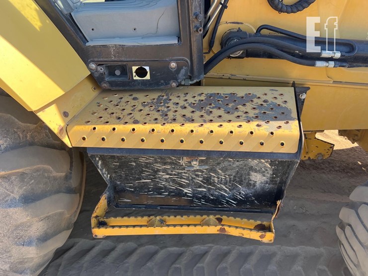 2016-caterpillar-415f2-image-23