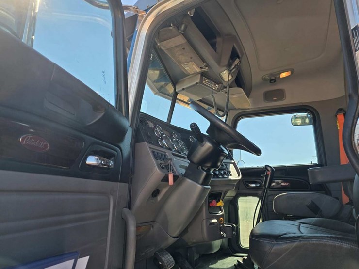 2013-peterbilt-367-image-9
