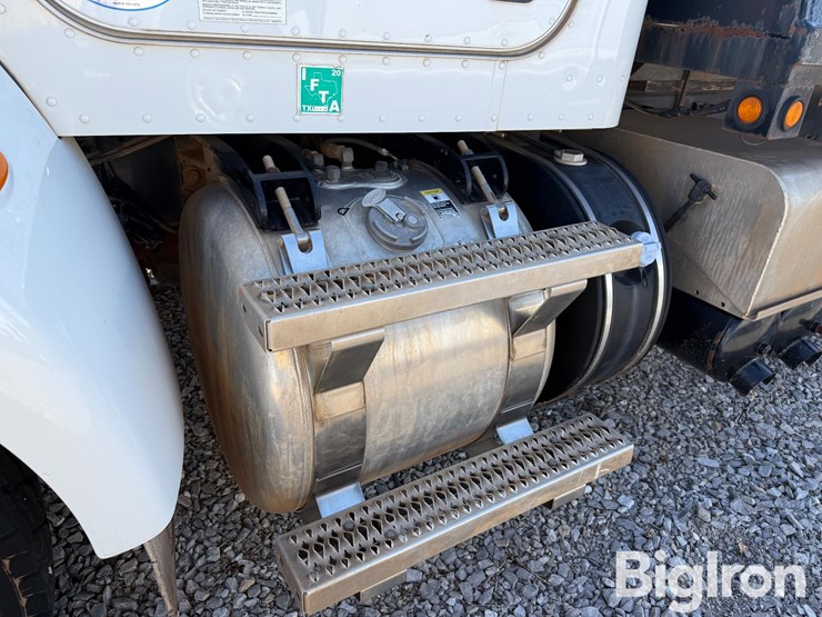 2014-peterbilt-337-image-11