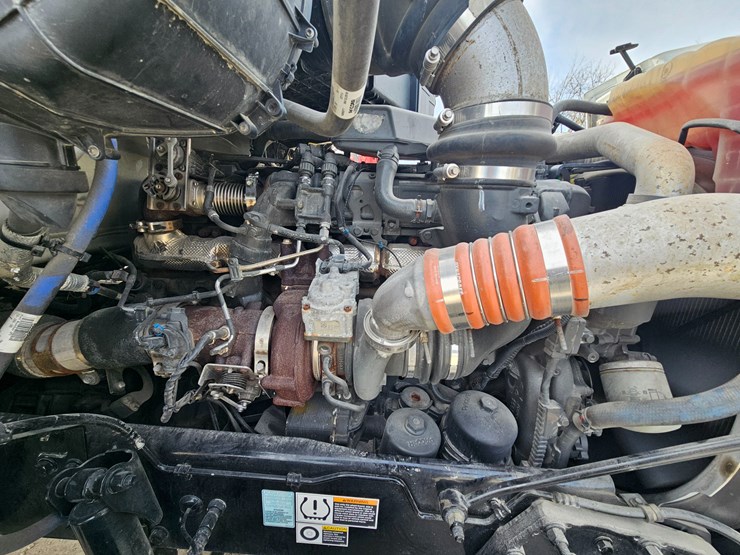 peterbilt-579-image-34