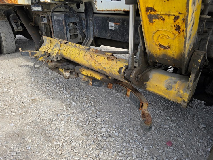 2003-peterbilt-320-image-89