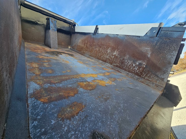 2009-peterbilt-365-image-41