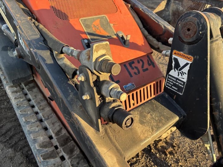 2006-ditch-witch-sk650-image-12