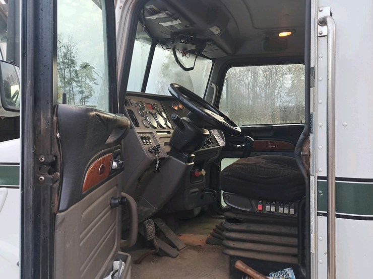 2010-peterbilt-386-image-11