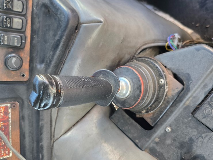 2002-peterbilt-320-image-51