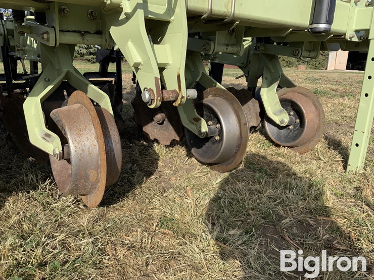 2013-orthman-12r30”-1tripr-strip-till-machine-image-19