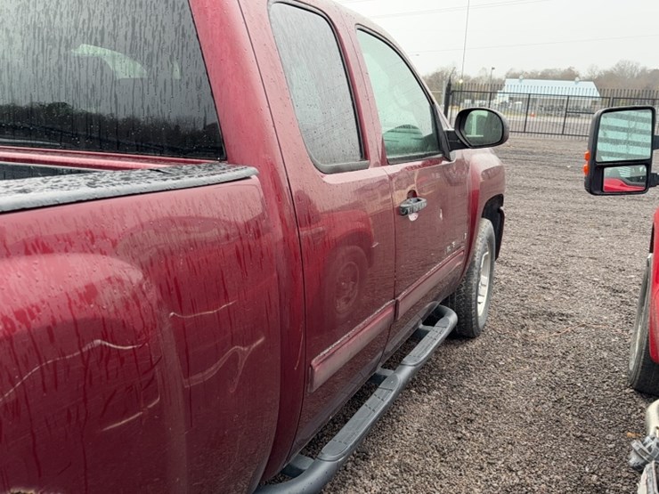 #3016-•-2009-chevrolet-silverado-pickup-truck-image-6