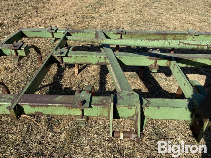john-deere-3-pt.-chisel-image-16
