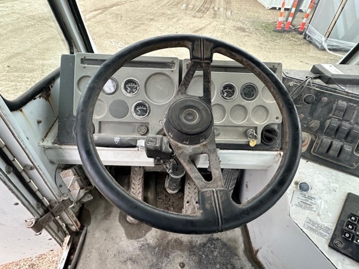 2004-capacity-tj7000-image-36