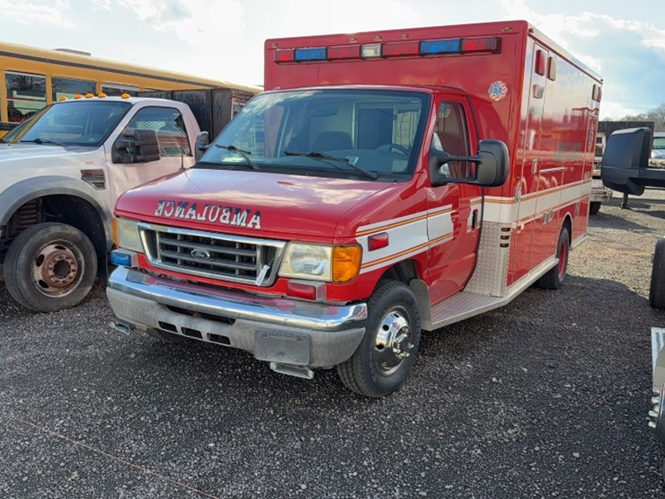 2004-ford-e450-image-1