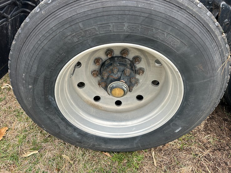 #95-•-volvo-semi-image-21