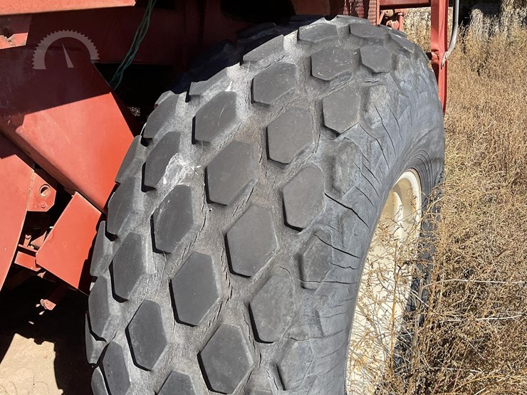 hesston-4800-image-5