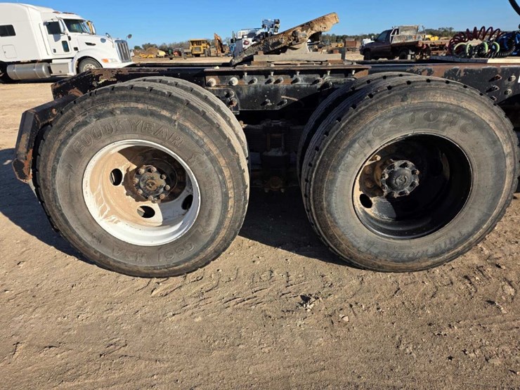 2003-sterling-lt9500-image-14