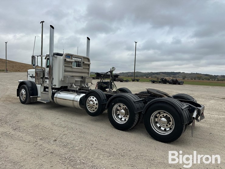 2016-peterbilt-389-image-7