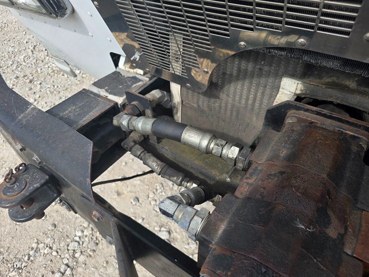 2003-peterbilt-320-image-100