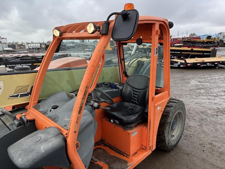 2013-jlg-g5-18a-image-21