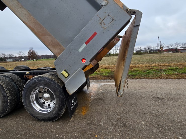 2020-peterbilt-567-image-63