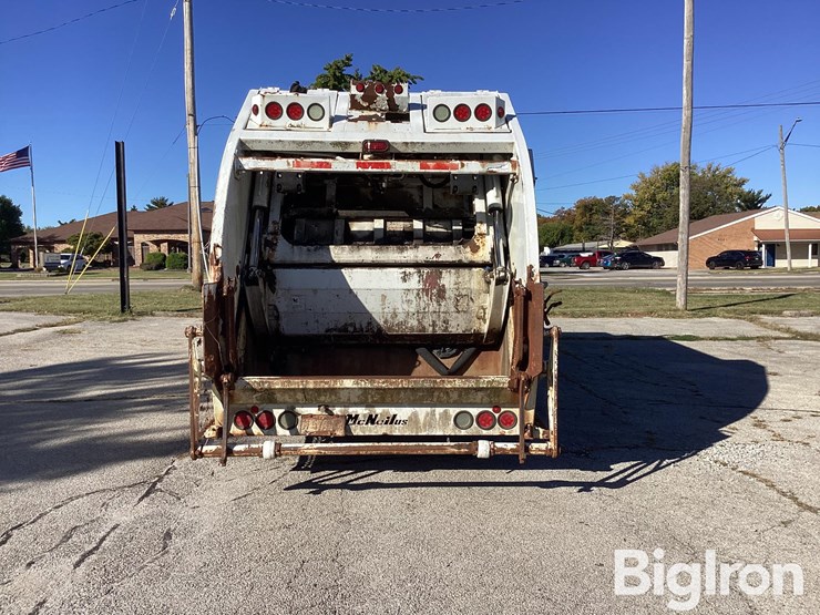 international-4900-image-6