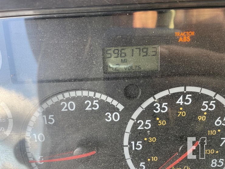 freightliner-columbia-120-image-6