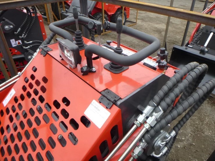 2025-agt-ysrt14-skid-steer-track-loader-image-14