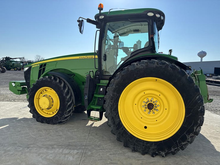 john-deere-8320r-image-9