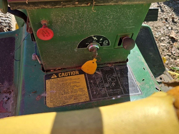 john-deere-330-image-7