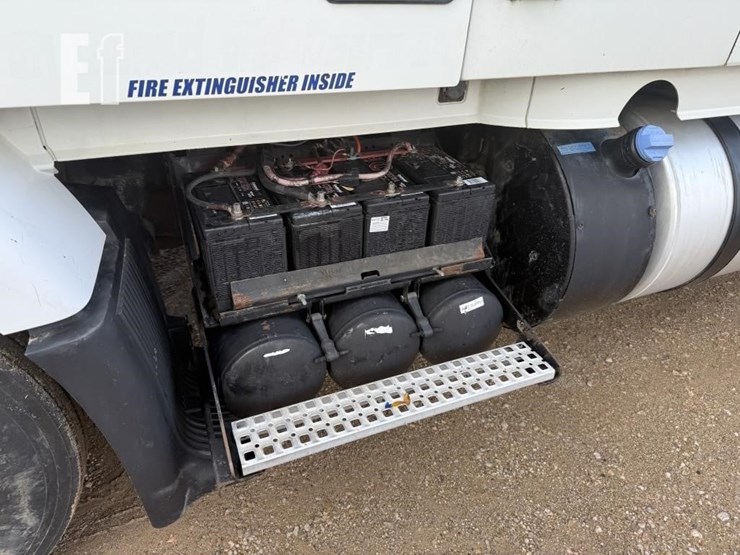 volvo-vnm64t630-image-10