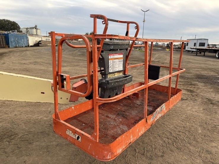 2013-jlg-400s-image-10