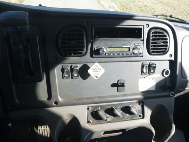 freightliner-m2-106-image-12