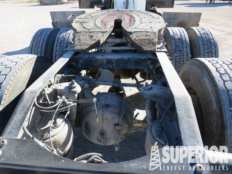 2016-peterbilt-389-image-10