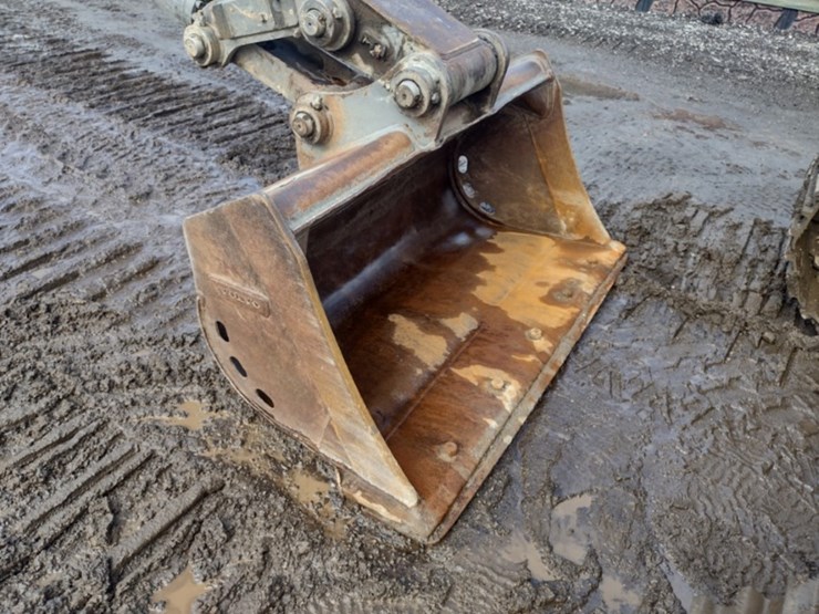 volvo-ec220e-lr-image-15