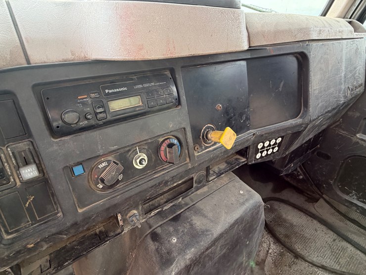 international-4700-image-17