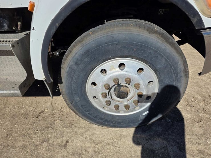 peterbilt-340-image-13