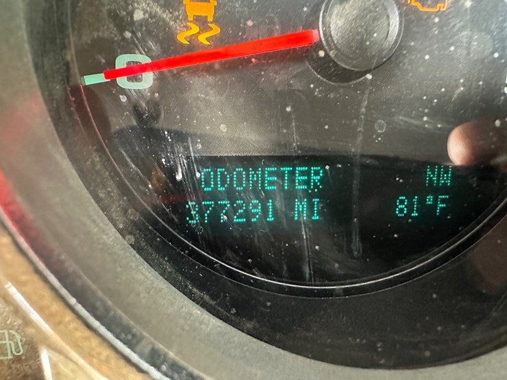 2012-chevrolet-3500hd-image-13