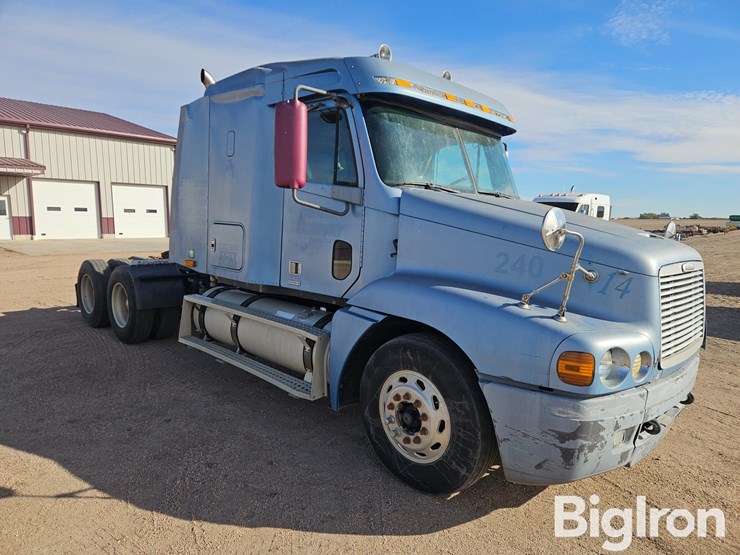 1999-freightliner-flc120-image-3